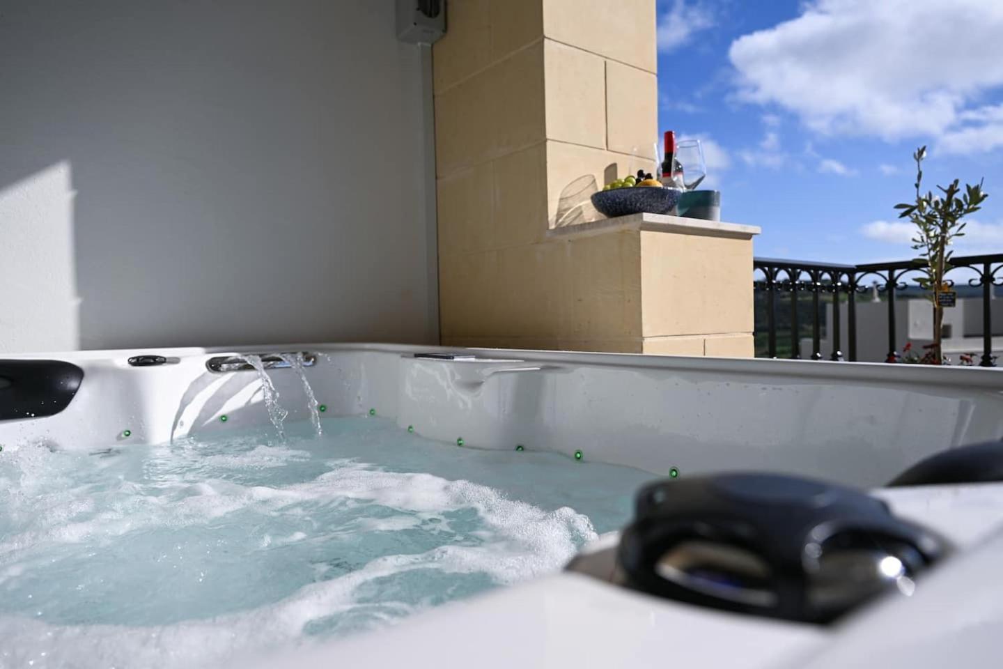Fl 3 Ta'Lonza Luxury With Hot Tub By Homely Меллиеха Экстерьер фото