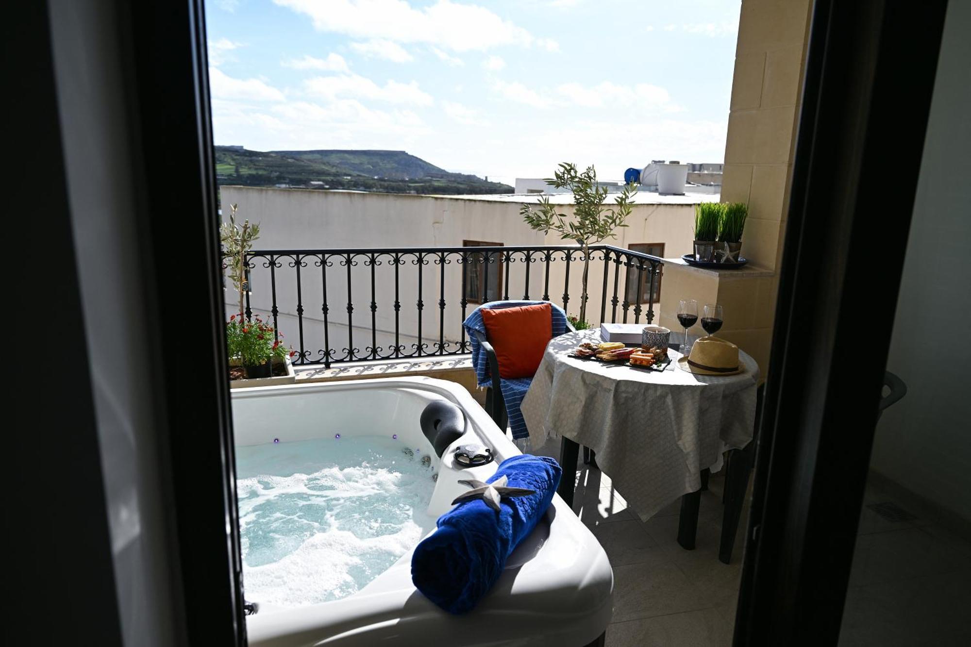 Апартаменты Ta'Lonza Luxury Near Goldenbay With Hot Tub App3 Меллиеха Экстерьер фото