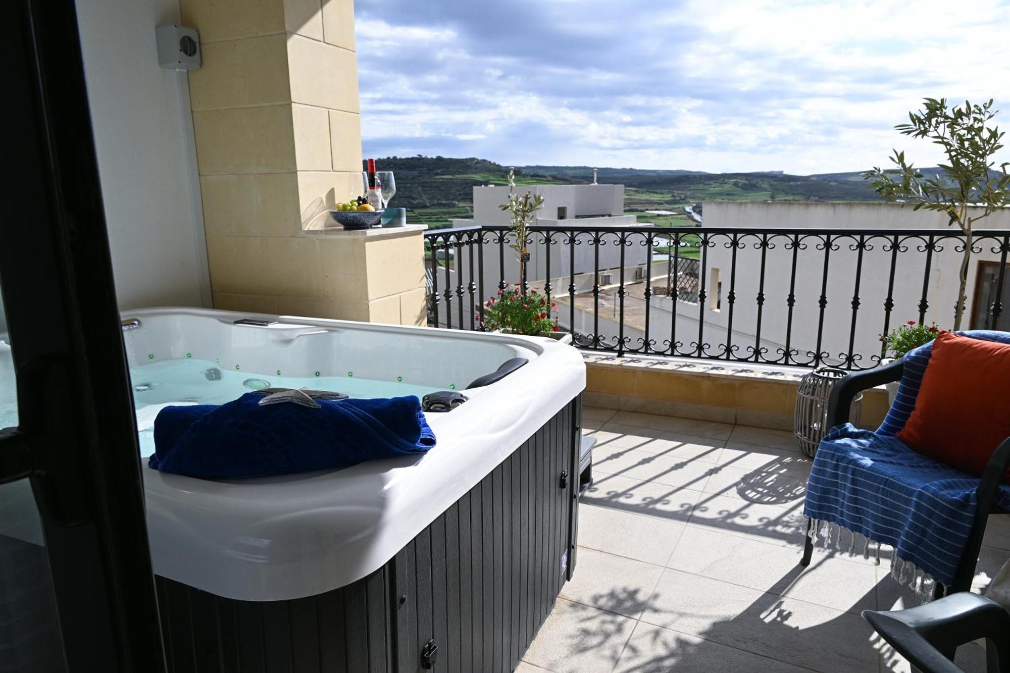 Fl 3 Ta'Lonza Luxury With Hot Tub By Homely Меллиеха Экстерьер фото